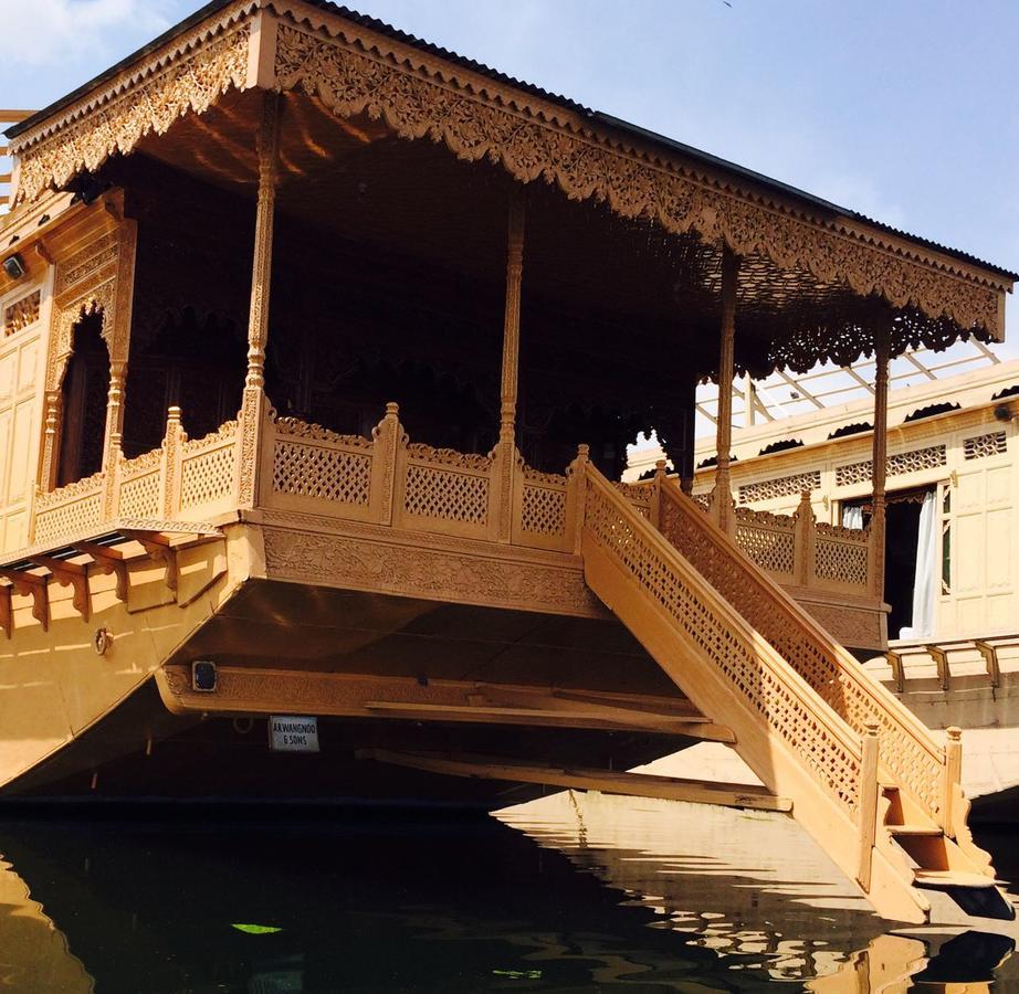 Monarch Group Of Houseboats Hotel Srīnagar Exterior foto