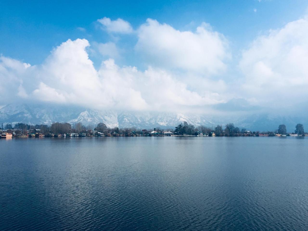 Monarch Group Of Houseboats Hotel Srīnagar Exterior foto